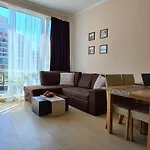 Апартамент Sunny Plaza Cozy With Terrace