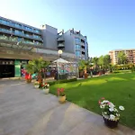 Апартамент Sunny Plaza Cozy With Terrace *