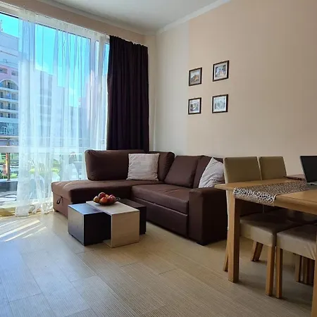 Appartement Sunny Plaza Cozy With Terrace