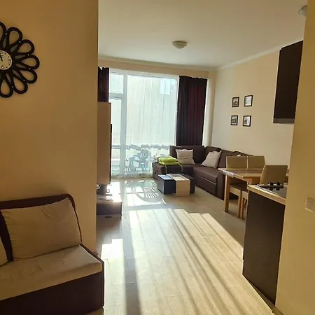 Apartment Sunny Plaza Cozy With Terrace By Menada *
