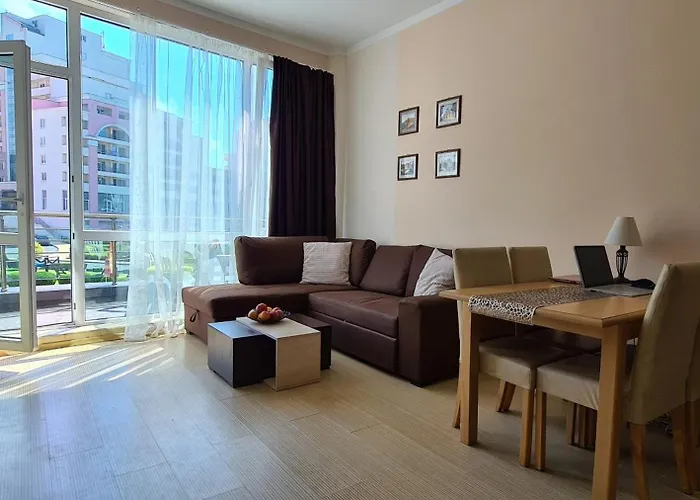 Apartment Sunny Plaza Cozy With Terrace